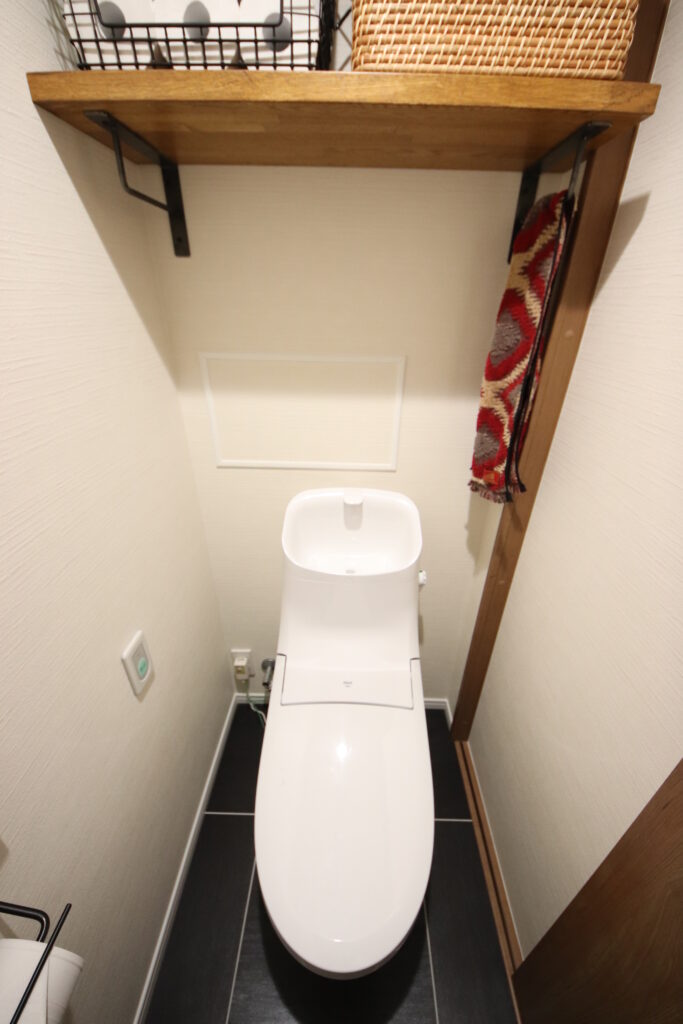 トイレはLIXILの一体型便器EXにしました。
