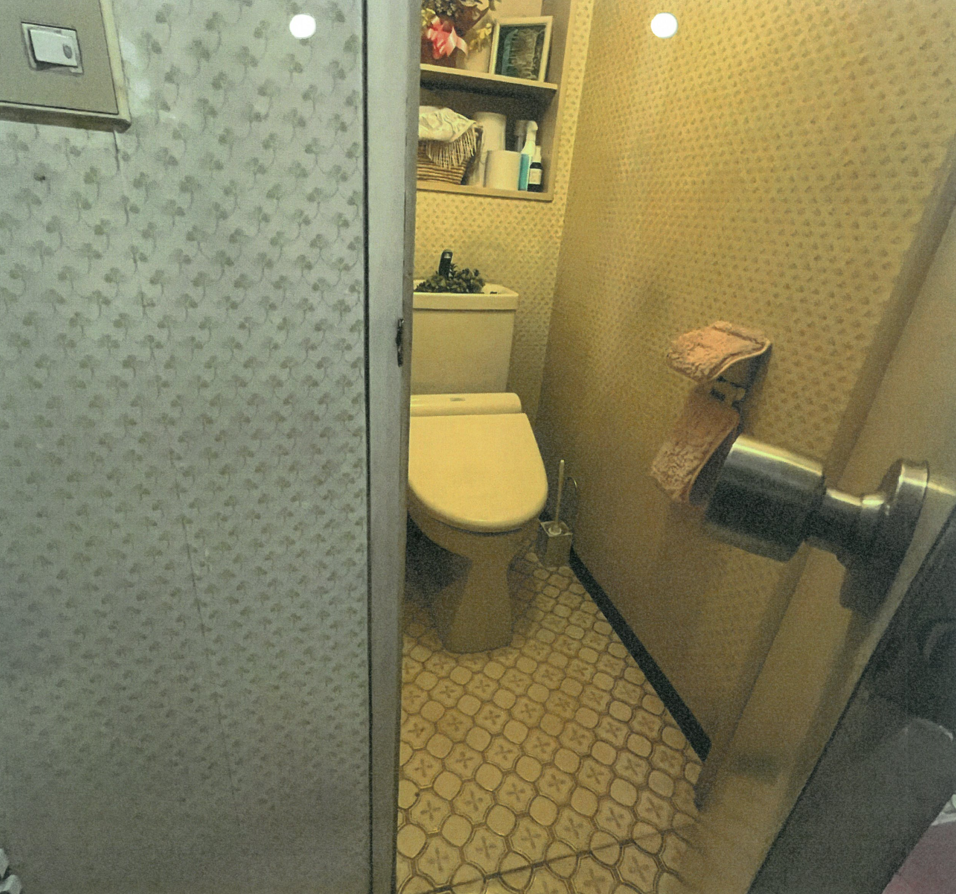 施工前のトイレの様子です。