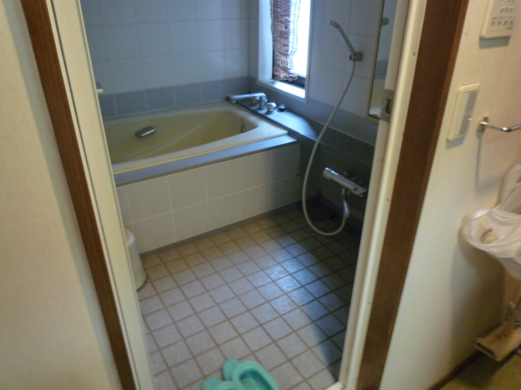 施工前の浴室