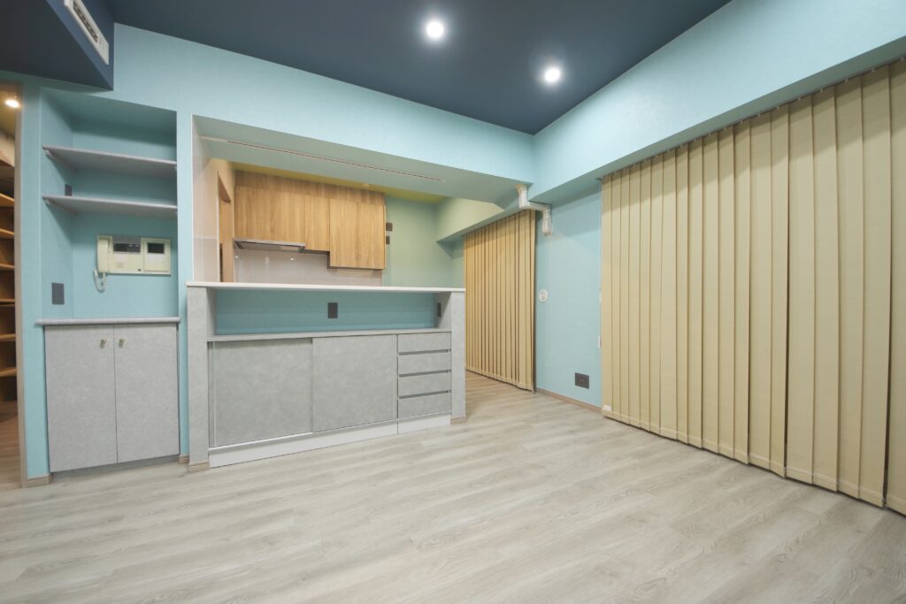 ニチベイのバーチカルブラインドを採用。