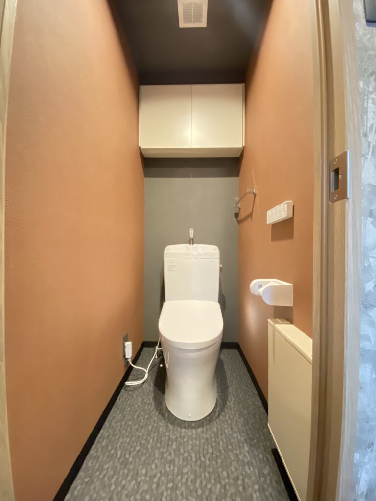 お掃除のしやすいトイレに一新。