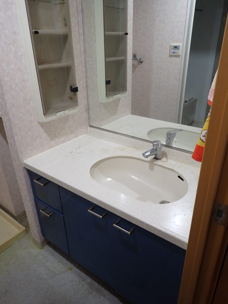 施工前の洗面所周辺の様子です。