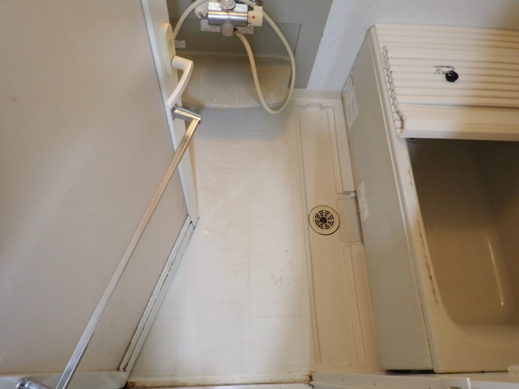 施工前の浴室の様子です。