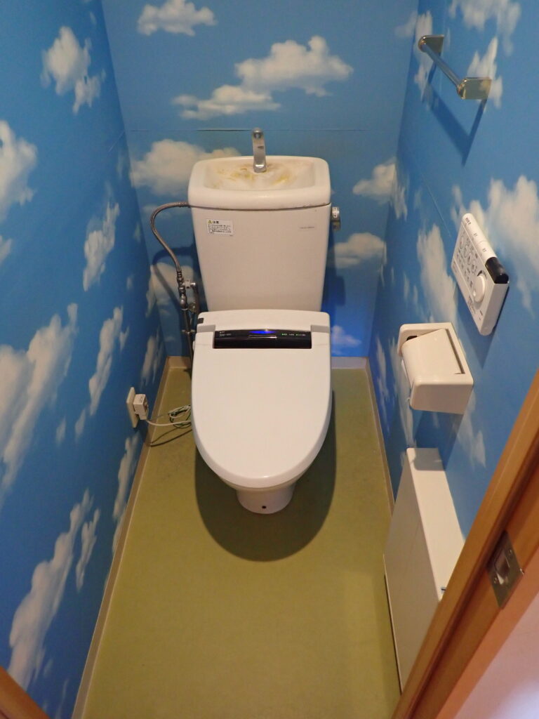 施工前のトイレの様子です。