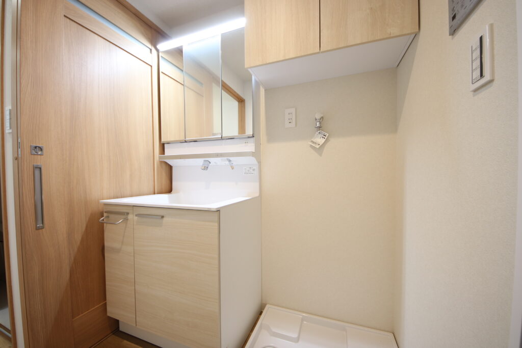 【2階洗面所】キッチン同様ナチュラルな印象。