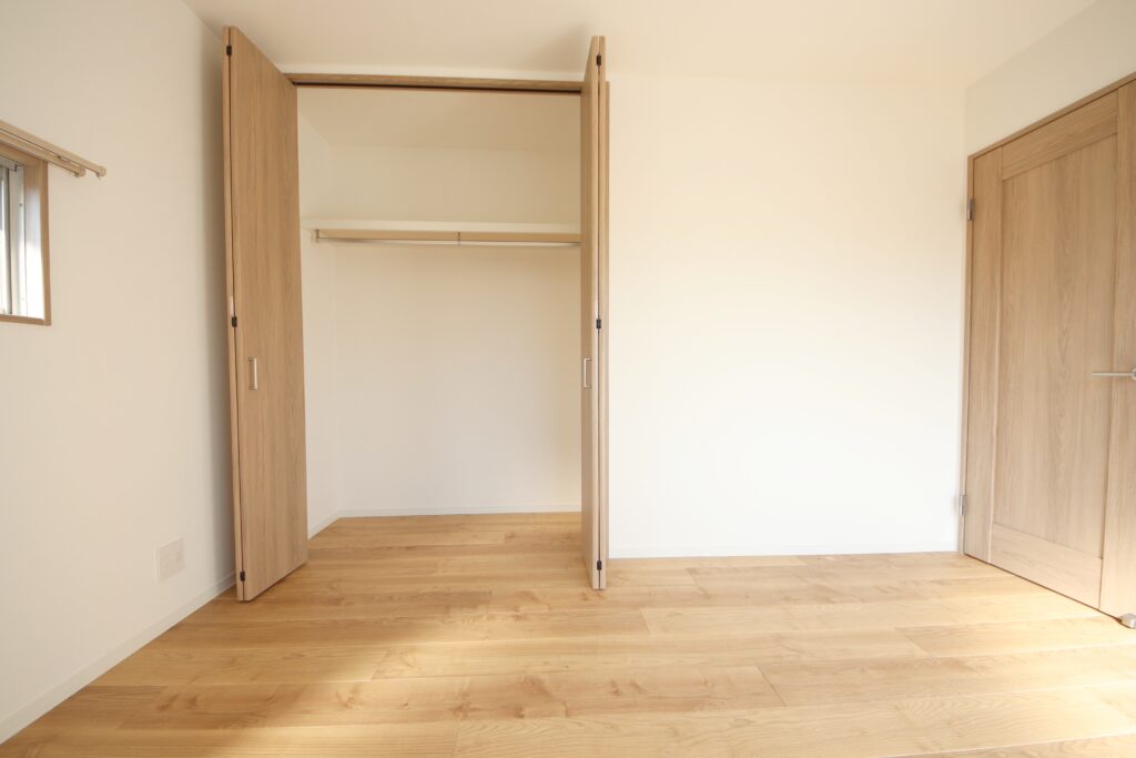 【3階洋室B】各部屋収納スペースをしっかり完備。
