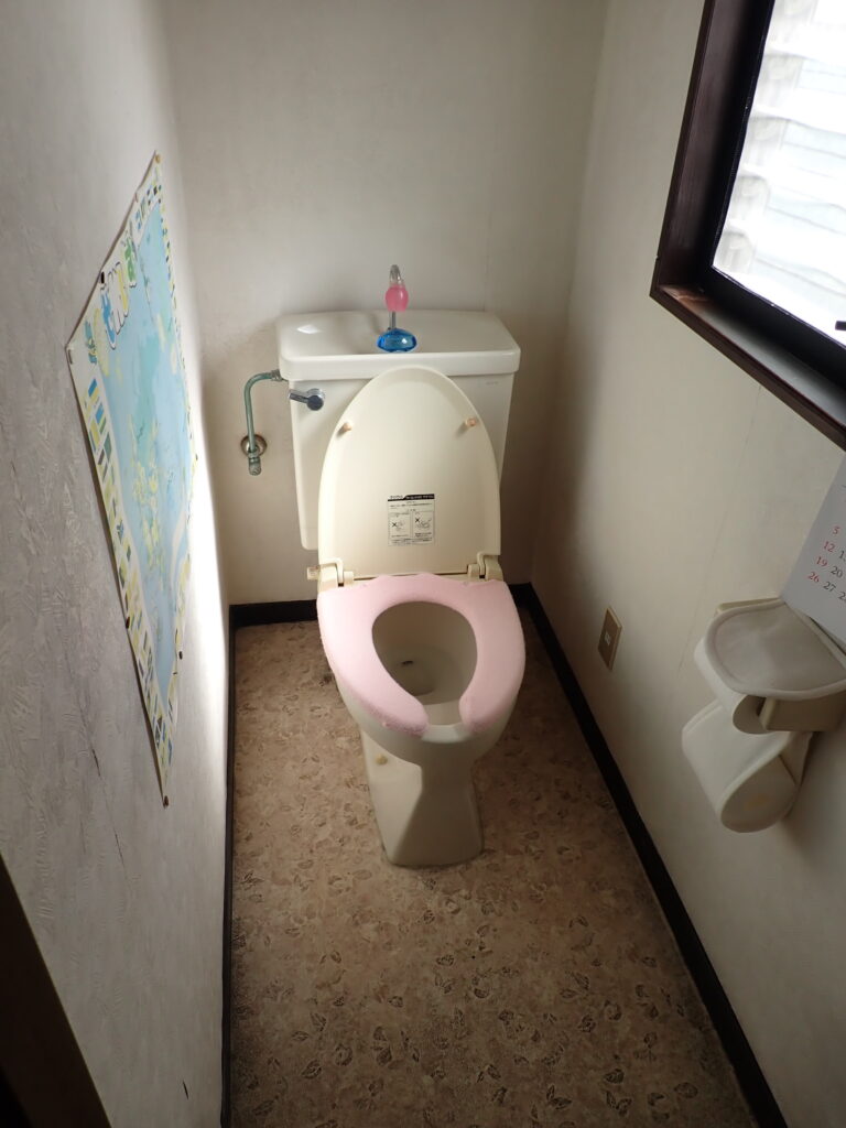 施工前のトイレの様子です。